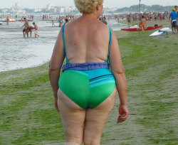 Here is another nice fat assed beach granny showing off her big wide butt in a one piece swimsuit. As good as she looks in this photo, Iâ€™d love to see her naked!Meet YOUR fat assed senior beach babe here!