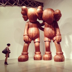 nykiellecitybelle:  &ldquo;Epic Proportions&rdquo; These 18-foot sculptures were massive and awesome at the same time #kaws #art #maryboonegallery #growinginart #chelsea #nyc
