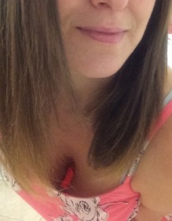 kelly-momnwife:  Morning @hot-soccermom tagged me for a quick selfie..  I’ll tag @sassysexymilf @kaymarie513