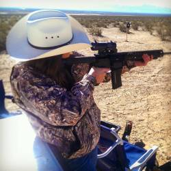 kelseykay271:  Women must not depend on the protection of a man, but must be taught to protect herself. #shooting #girlswhoshoot #girlswithguns #ar #eclan