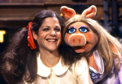 blondebrainpower: Gilda Radner and Miss Piggy 1978  Gilda hosted The Muppet Show episode 304 premiered on December 14, 1978 
