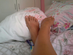 girlfeets:  Oh my god, perfect feet.  I love them