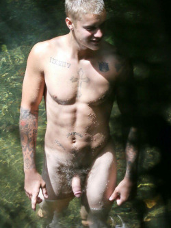 adamwritesthings:  Justin bieber nudes leaked from Hawaii. Guess he’s team helmet after all.