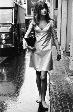 retrogirly:  Jean Shrimpton  Love this dress!