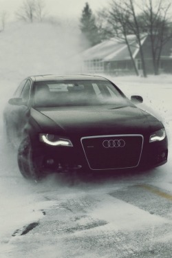 johnny-escobar:  Audi A4…parking lot driftin’ 