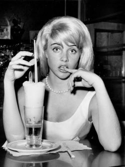 right-in-your-eye-candy:Sue Lyon