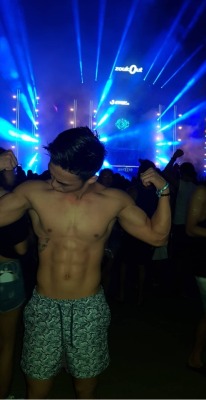 overture69:  shavedarmpitsareyummy:   Damn, Weizhong.. Shredded af now.. Shaved pits too.. Auhmmmm.. 😋😋😋💦💦💦  reasons to go zoukout