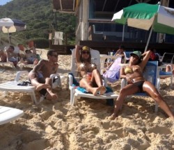vistolivremagazine:  Miss Bumbum Poliana Lopes faz topless em praia de FlorianópolisPoliana Lopes, Miss Bumbum Rio Grande do Norte 2013, foi flagrada fazendo topless em uma praia de…View Post