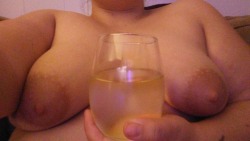 daddysthickprincess:Tits and wine 