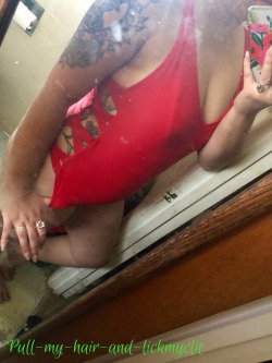 pull-my-hair-and-lickmyclit:  New swimsuit, new ink!
