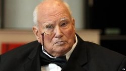 doctorwho:  BBC News - Sir Patrick Moore, astronomer and broadcaster, dies aged 89    British astronomer and broadcaster Sir Patrick Moore has died, aged 89, his friends and colleagues have said. Sir Patrick presented the BBC programme The Sky At Night