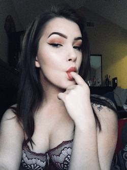 lovelylittleharlot: I’ll just leave this here for you to suck on
