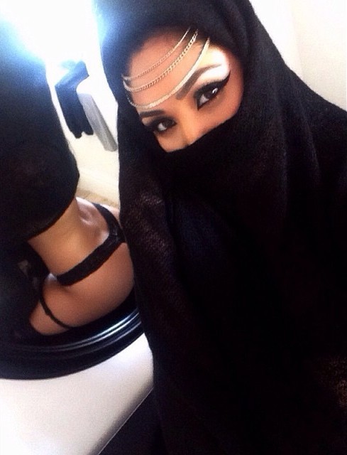 Arab niqab dance