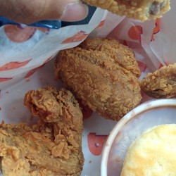 Popeyes servin up baby chicks now!! Syria had sumin to do wit this!!! #StillHungry #WhatsTheWorldComingTo  (at Popeyes)