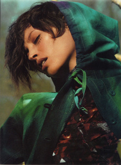 christy-turlington:  Christy Turlington in “Vagabond” by Inez &amp; Vinoodh for Vogue Paris, August 2001.