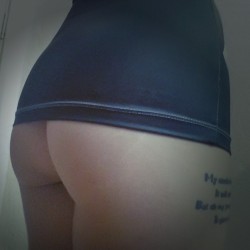 kathtea:  I was bored.  #booty #bottomless #squatspo #fitspo #ManicMonday
