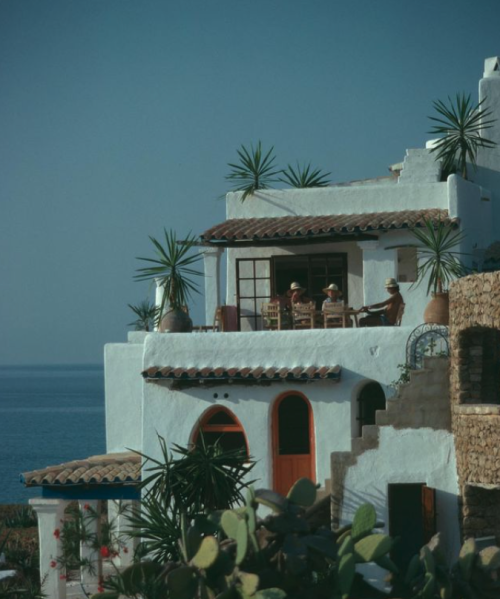 les-playboys:  Siesta on the balcony of a villa on the bay of Cala Xarraca, Ibiza, 1978 — Photo by Slim Aarons ©