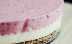 fatfatties:    No-Bake White Chocolate Strawberry Mousse Cake 