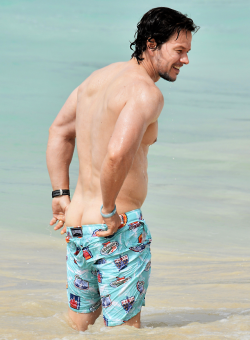 juicy-frute:  mrbiggest:  MARK WAHLBERG ♥♥♥    Follow me for the hottest all male content on Tumblr.  