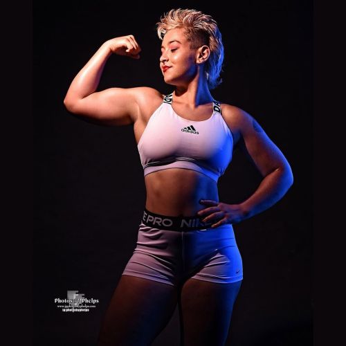 Kat G @jaw.hole  being a power lifter , visually taught me new ways to come at a shot as well as lighting to create depth. Look forward to plan future shoots and getting more dramatic.  #fitness #fitnessmotivation #fitnessmodel #photosbyphelps #strength