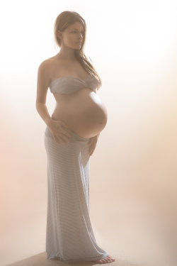 prettypreggiethings:  Maternity Shoot - 1 by studpup 