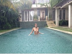 naked-yogi:  I love swimming in the rain 