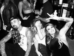 celebrating blink 182&rsquo;s tour announcement with @emilysears, @travisbarker and a few too many moscow mules 😂🍹✌🏻️ 📷: @justwilliet by darthlux
