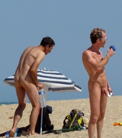 guyzbeach:  More on guyzbeach, a collection of natural men naked at the beach !