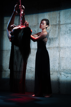 marcuslikesit:  Marika Leila Roux and Brenda Hom performingA Study on FallingRopes U - International Artist Series Photos by Justin W King