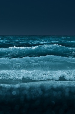 insomniagrrl:  I wish we could run in the surf under a night sky in the summer.  http://insomniagrrl.tumblr.com/archive  Not mine. Not yours. Click for credit.