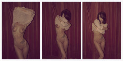katarinamariemodelphotography:  #model #photographer #nude #jumper #hannah clare #ruby klayton #retro #curtain
