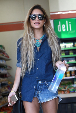 astonishingly:  daily—celebs:  5/23/14 - Vanessa Hudgens at a gas station in LA.