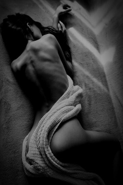 shyone740:  “It feels good to think about you when I’m warm in bed. I feel as if you’re curled up there beside me, fast asleep. And I think how great it would be if it were true.” Haruki Murakami, Norwegian Wood (via theburningcabin)   ✨❤️✨