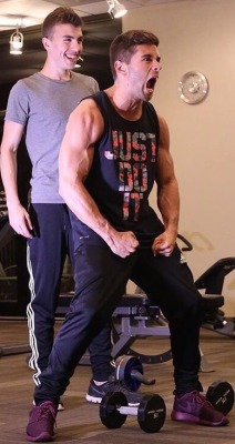 buff-and-hot:  Jake Miller being a gym douchebag