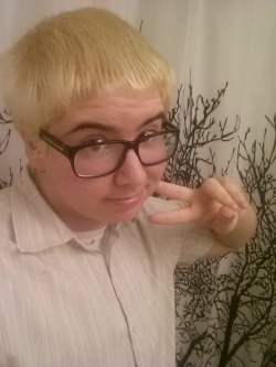 actualprotag:  back to white hair! ive been in my new place for almost a week and today i got a new lab job!   (it/its) 