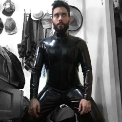 rubbrphoenixx:Suddenly I put the suit and everything turned black and white. I wasn’t sure what was going on. Everything slowed down. There was no sound, no movement anywhere. But then my mind started to freak out. I wasn’t able to move. But then