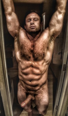 cosplaymuscleslut: Sexy Saturday. Flex. Pose. Repeat. https://www.clips4sale.com/studio/118554/bound-muscle-gutpunching  Superman&hellip;Go for your torture! The kryptonite is waiting for you! 