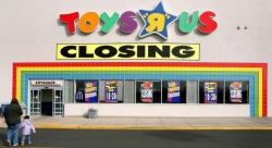 retrogamingblog: Toys R Us is closing all stores after 60 years in business ;w;