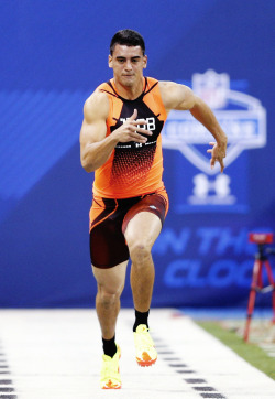 mahalomarcus: Fastest QB at the 2015 NFL Scouting Combine, 4.52 40 Yard Dash | 2/21/15