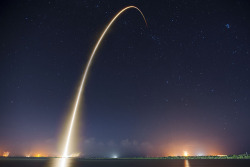 masterfoxtrot:  CRS-4 by Official SpaceX Photos on Flickr.  Follow my blog Here  Reblog for a follow
