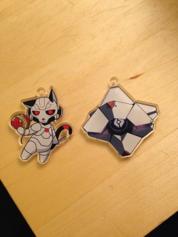 eikuuhyoart:  My Kitty Ultron and Ghost clear acrylic charms came, yaaaaay!! They came out cute!