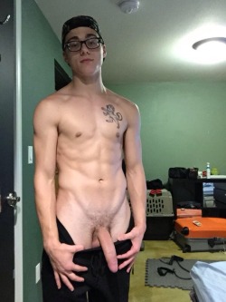 teengingacock:  chavosbuenosyvergones:  Vergón guapo. Envía tus aportes a chavosbuenos09@gmail.com  Follow me for more!!Snap me your nudes to possibly get featured here!  Snap: gravity_sucks23 Please send me a pic when u add me so I can put a name