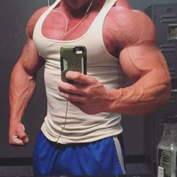  Muscle Bros wanna show off ? Show off your muscle and your cut Big White Cock  ,Submit Here or  Kik Str8StagFag                                 