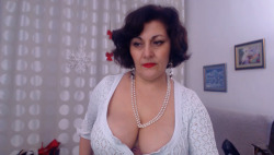 Another nice shot of this busty granny showing some yummy cleavage!http://www.bangmecam.com/chat/1PerfectMilf2Uhttp://www.bangmecam.com/modelswanted