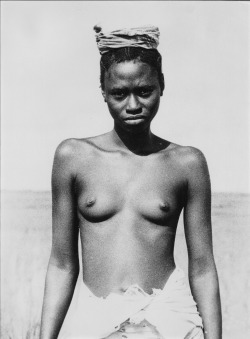 Bissau Guinean woman, by Bruno Kestemont.