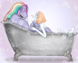susiebeeca: BisPearl Bathtime! This was originally intended as an illustration for the final chapter of Counterfeit Corruption, but it looks like this tub scene won’t make the cut. Don’t worry, they’ll find other ways of cuddling!  @heckyeahbispearl#weeko