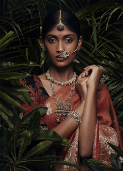 sexyshalini:  sabyaasachi:  Varsha Gopal photographed by Omkar Chitnis  Even though I don’t think I could personally pull off wearing it, I do love this jewelry!