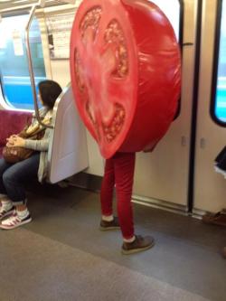 herpmydong:  ultraw4nk:  aragaki-ayase:  why is there a fucking tomato in the train  because its the subway  fuck you 