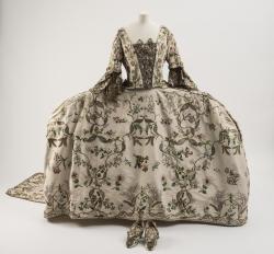 fripperiesandfobs:  Court mantua and matching shoes, 1760′s From the Fashion Museum, Bath on Twitter 