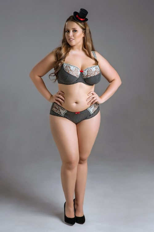 Model plu size curvy girls